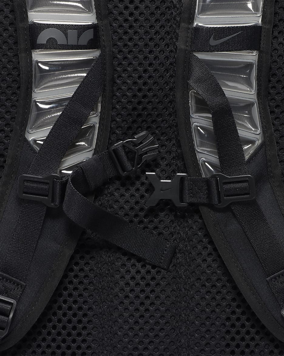 Nike shops backpacks with clips in the front